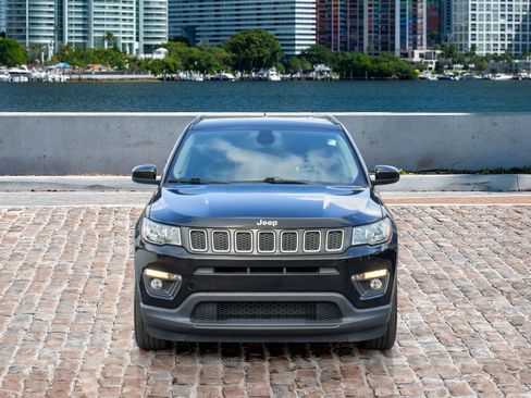 Used 2020 Jeep Compass Latitude image 2