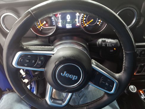 Used 2018 Jeep Wrangler Unlimited Sahara w/ Cold Weather Group AWD/4WD image 9