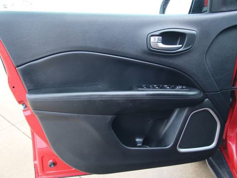 Used 2019 Jeep Compass Altitude image 37