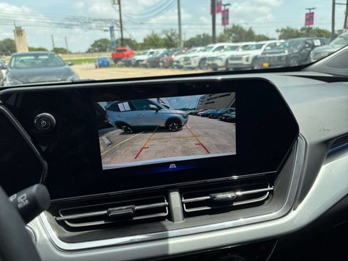 Used 2025 Chevrolet Trax LT FWD image 22