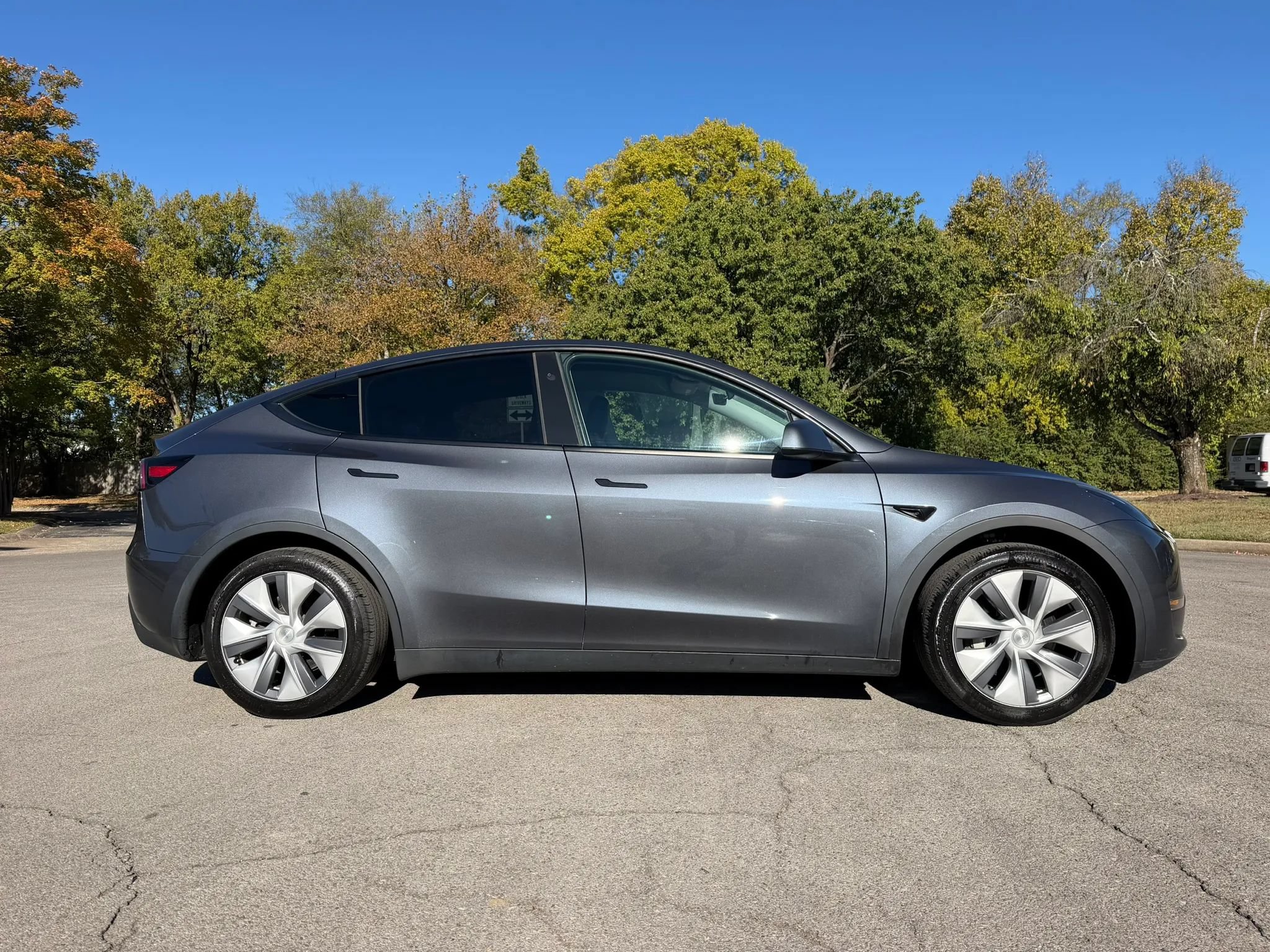 Used 2023 Tesla Model Y 2WD image 4