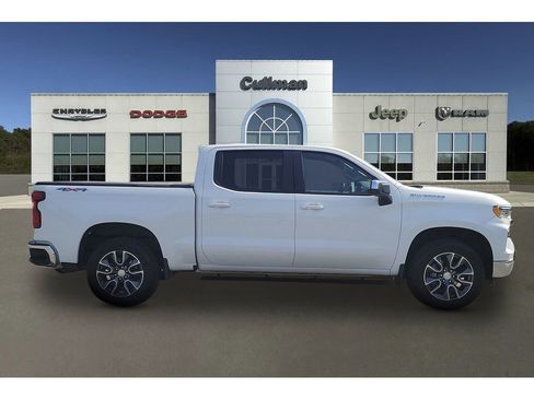 Used 2022 Chevrolet Silverado 1500 LT image 2