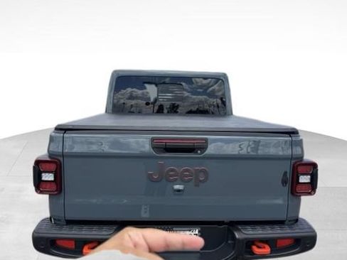 Used 2025 Jeep Gladiator Mojave AWD/4WD image 7