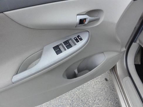 Used 2010 Toyota Corolla LE FWD image 12