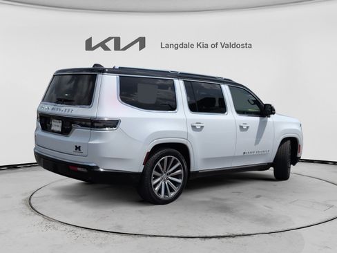 Used 2023 Jeep Grand Wagoneer Series II AWD/4WD image 4