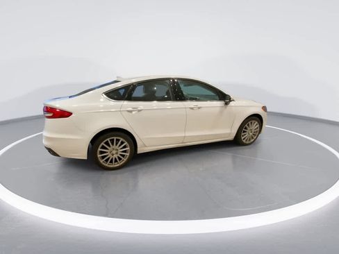Used 2020 Ford Fusion SE image 9
