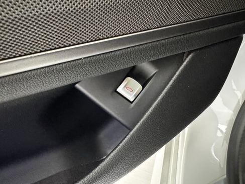 Used 2022 BMW 750i xDrive w/ Autobahn Package image 30