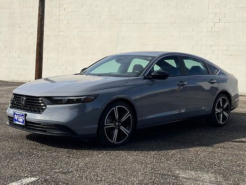 Used 2024 Honda Accord Sport image 2