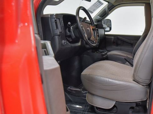 Used 2019 GMC Savana 2500 w/ Driver Convenience Package image 7