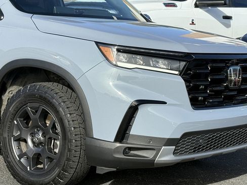 Certified 2024 Honda Pilot TrailSport image 2