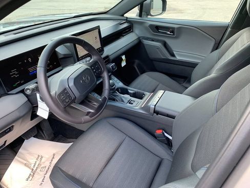 Used 2026 Toyota RAV4 SE w/ Convenience Package FWD image 11