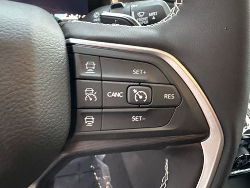 New 2025 Jeep Grand Cherokee Laredo X w/ Luxury Tech Group I image 16