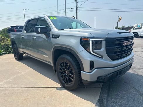 Used 2025 GMC Sierra 1500 Elevation w/ Elevation Premium Package AWD/4WD image 3