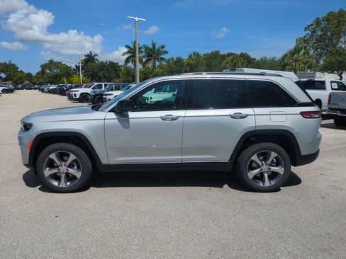 New 2026 Jeep Grand Cherokee Limited RWD image 8
