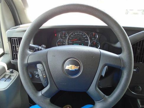 Used 2025 Chevrolet Express 3500 LT w/ LT Preferred Equipment Group RWD image 8