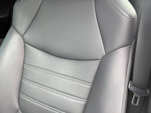 Used 2022 Toyota RAV4 XLE Premium AWD/4WD image 5