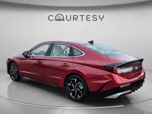 Certified 2025 Hyundai Sonata SEL FWD image 3