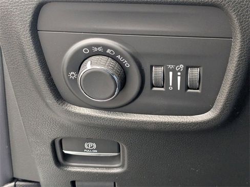 New 2025 Jeep Grand Cherokee L Laredo image 14