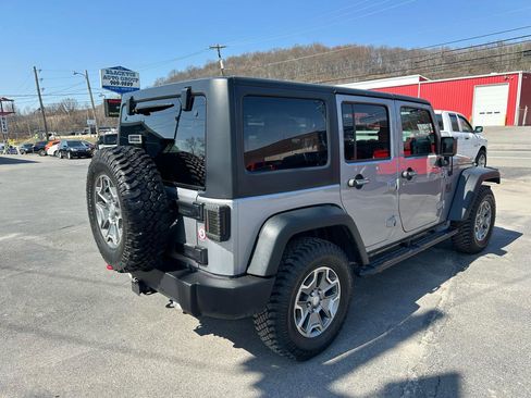 Used 2018 Jeep Wrangler Unlimited Rubicon w/ Connectivity Group image 5