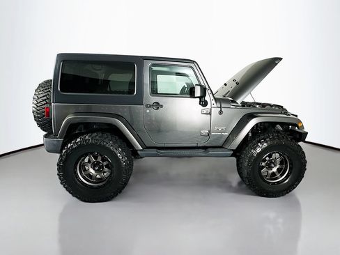 Used 2018 Jeep Wrangler Sahara w/ Connectivity Group AWD/4WD image 8