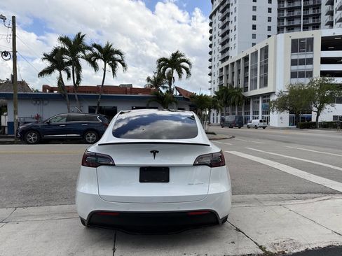 Used 2020 Tesla Model Y Long Range image 6