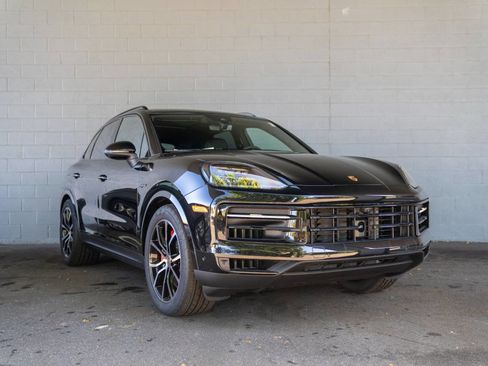 New 2026 Porsche Cayenne S AWD/4WD image 12