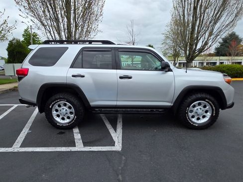 Used 2011 Toyota 4Runner Trail AWD/4WD image 3