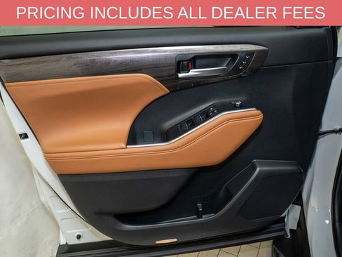 Used 2026 Toyota Highlander Platinum AWD/4WD image 14