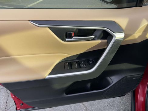 Used 2025 Toyota RAV4 XLE Premium image 20