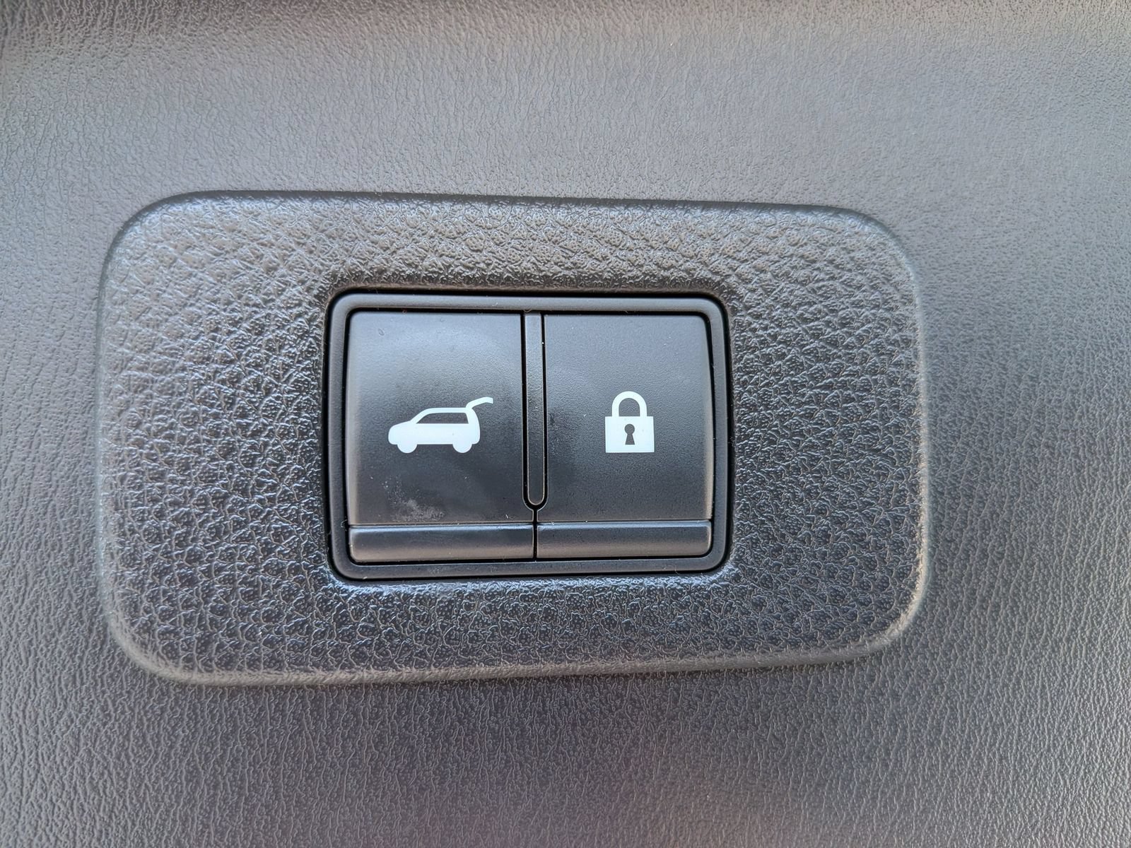 Used 2022 Nissan Armada Platinum w/ Captain's Chairs Package RWD image 36