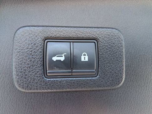 Used 2022 Nissan Armada Platinum w/ Captain's Chairs Package RWD image 36