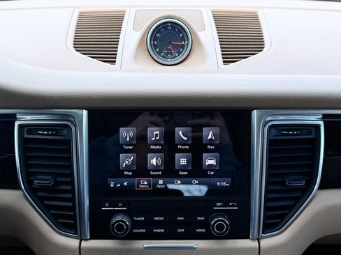 Used 2017 Porsche Macan S image 28