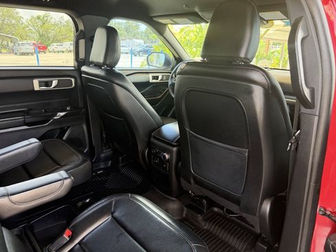 Used 2020 Ford Explorer XLT w/ Equipment Group 202A RWD image 14