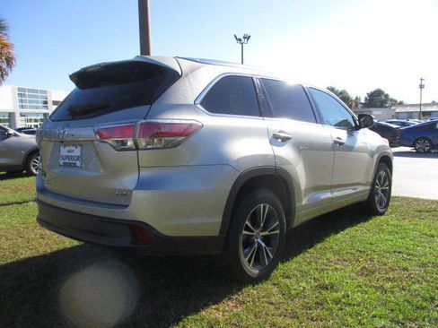 Used 2016 Toyota Highlander XLE image 3