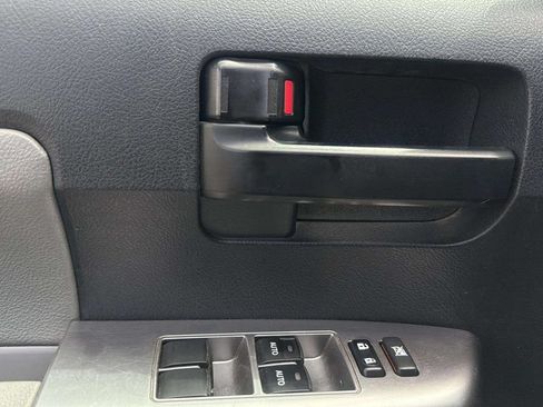 Used 2019 Toyota Sequoia SR5 AWD/4WD image 14