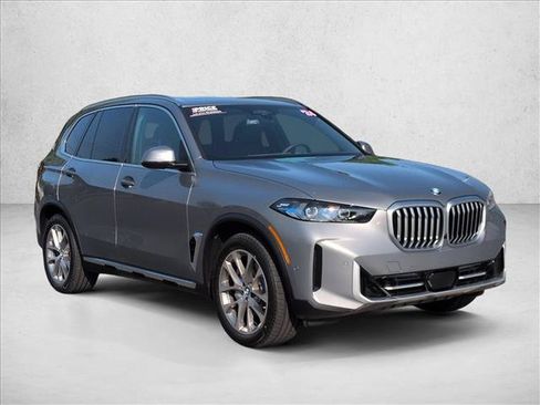 Used 2024 BMW X5 xDrive40i w/ Premium Package AWD/4WD image 3