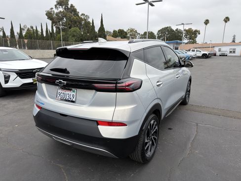 Used 2023 Chevrolet Bolt EUV Premier w/ Sun & Sound Package FWD image 8
