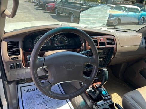 Used 2002 Toyota 4Runner Limited AWD/4WD image 11