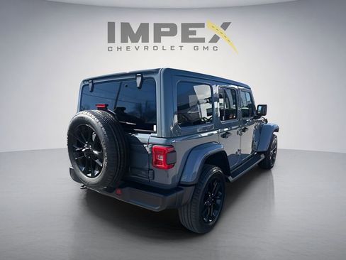 Used 2025 Jeep Wrangler Unlimited Sahara AWD/4WD image 5