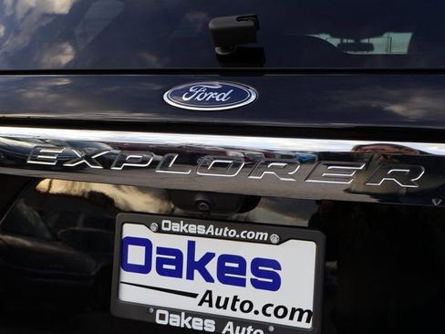 Used 2022 Ford Explorer XLT w/ Equipment Group 202A image 18