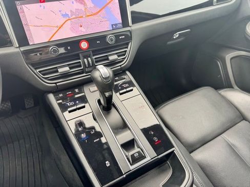 Used 2023 Porsche Macan AWD/4WD image 27