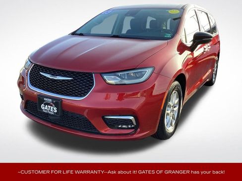 Used 2024 Chrysler Pacifica Touring-L image 6