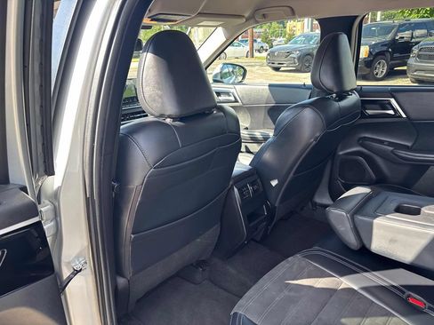 Used 2024 Mitsubishi Outlander SE AWD/4WD image 21