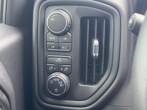 Used 2025 Chevrolet Silverado 1500 Custom image 16