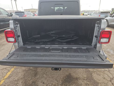 Used 2021 Jeep Gladiator Willys image 23