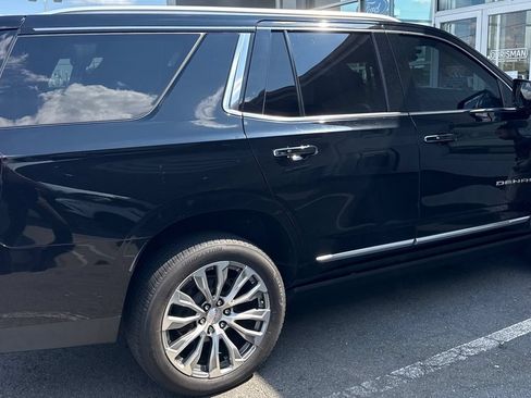Used 2021 GMC Yukon Denali w/ Denali Premium Package AWD/4WD image 9