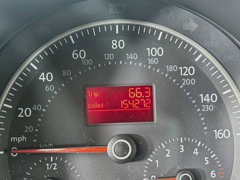 Used 2010 Volkswagen Beetle Coupe FWD image 18