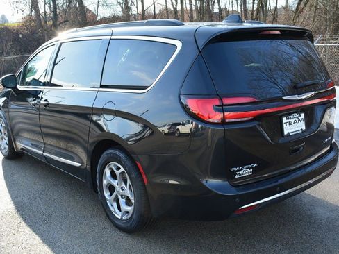 Used 2022 Chrysler Pacifica Limited image 7