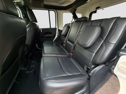 Used 2023 Jeep Wrangler Unlimited Sahara AWD/4WD image 27