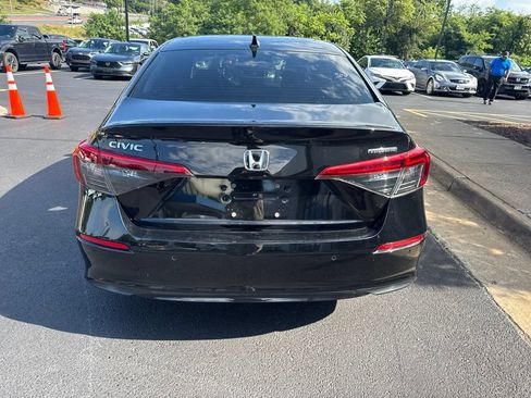 Used 2023 Honda Civic Touring image 4